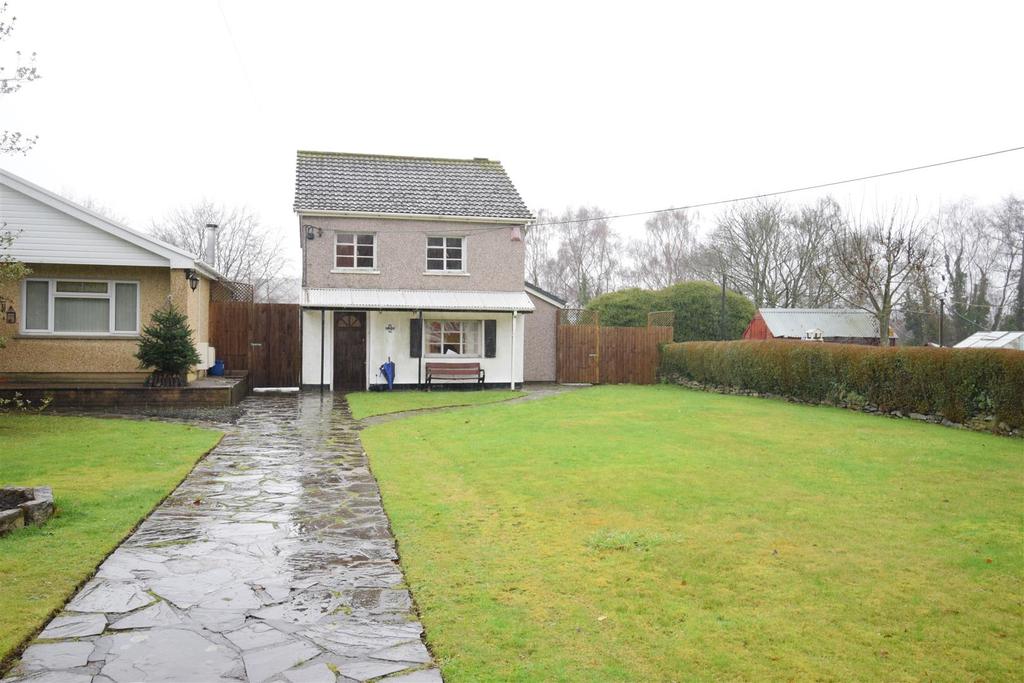 Victoria Road, Fleur De Lis, Blackwood 2 bed detached house £300,000