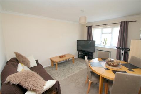1 bedroom flat for sale - Edgell Road, Staines-upon-Thames, Surrey