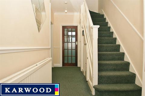 3 bedroom semi-detached house to rent, Hayes