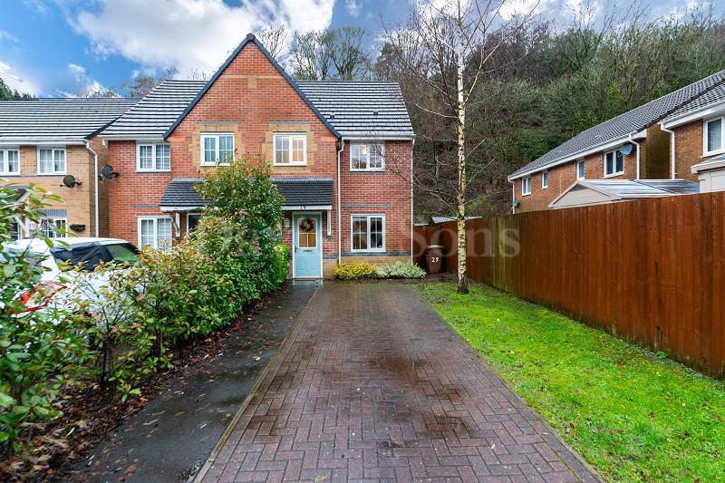 Millrace, Abercarn, Newport. NP11 3 bed semidetached house £180,000