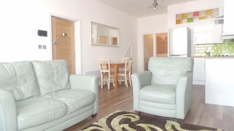4 Amen Corner Living room (800x450).jpg