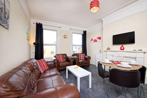 undefined, 32 Lawrence Road