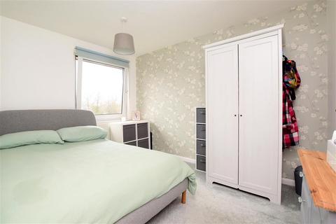 83 Drake Close, Horsham, RH12 5UD