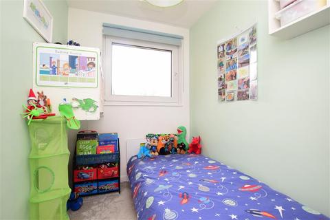 83 Drake Close, Horsham, RH12 5UD