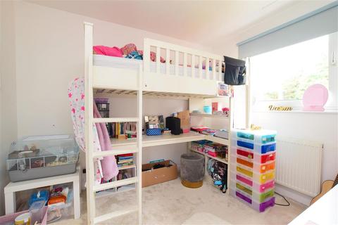 83 Drake Close, Horsham, RH12 5UD