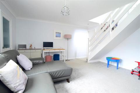 83 Drake Close, Horsham, RH12 5UD