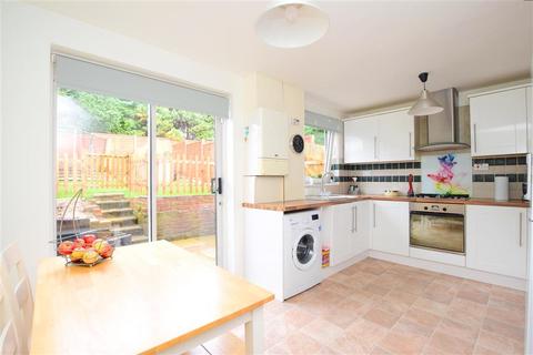 83 Drake Close, Horsham, RH12 5UD