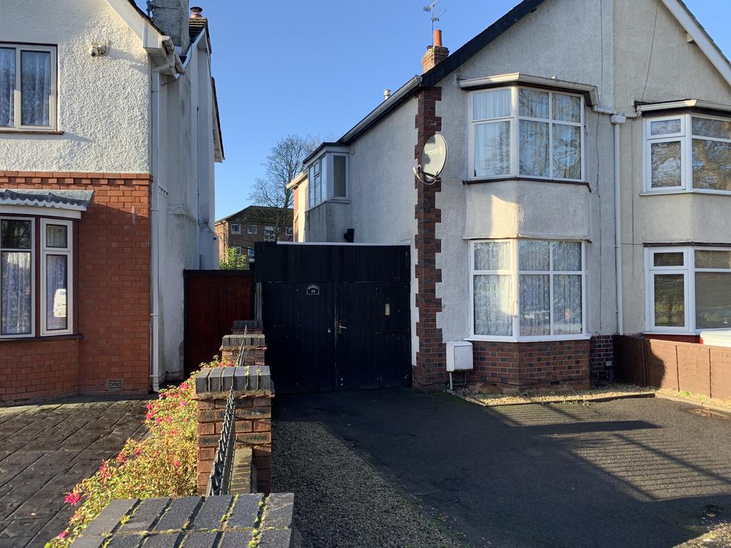 West Park Road West, Wolverhampton WV1 3 bed semidetached house £775