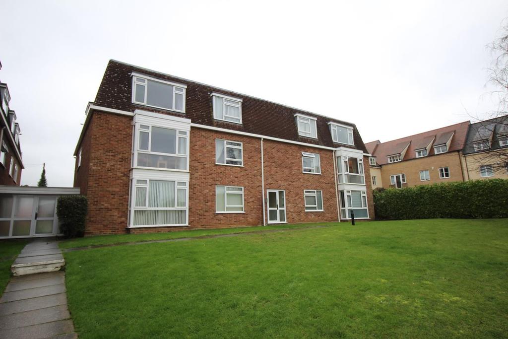 Chapel Street, Billericay, Essex, CM12 2 bed apartment £1,175 pcm (£
