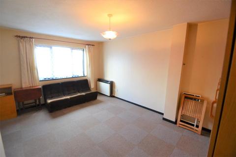 15 Deerhurst Close, Feltham, TW13 7HU