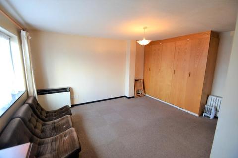 15 Deerhurst Close, Feltham, TW13 7HU