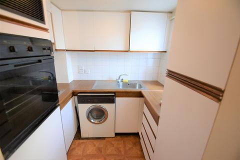 15 Deerhurst Close, Feltham, TW13 7HU