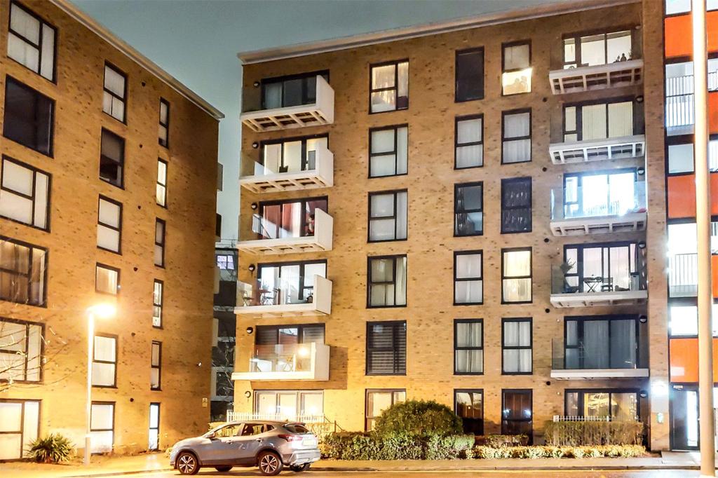 Zodiac Close, Edgware, HA8 2 bed apartment £450,000