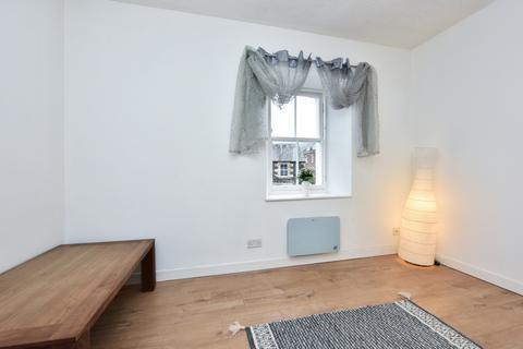 6a Orchard Flat, Auchtermuchty, Cupar, KY14 7DL