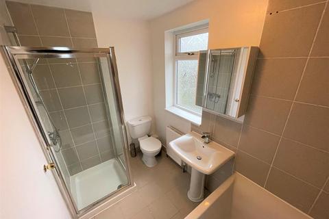 6 Fir Tree Gardens, Leeds, LS17 7EQ
