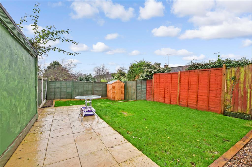 Morris Avenue, Billericay, Essex 3 bed terraced house £350,000