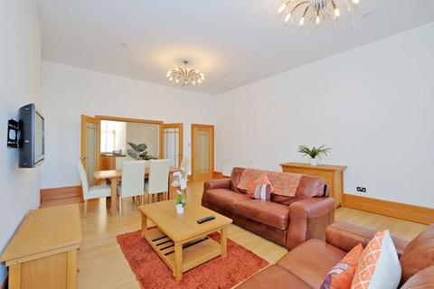 2 bedroom flat to rent, 3b Golden Square, Aberdeen, AB10 1RD