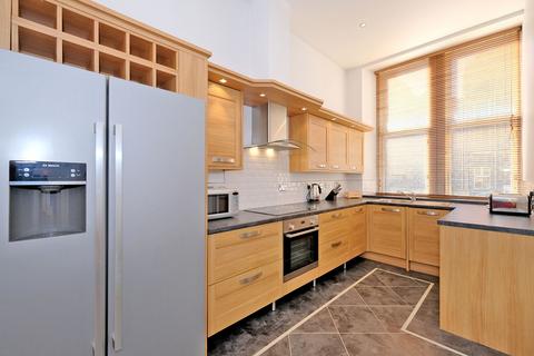 2 bedroom flat to rent, 3b Golden Square, Aberdeen, AB10 1RD