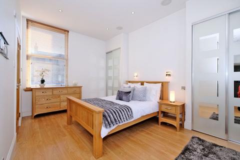 2 bedroom flat to rent, 3b Golden Square, Aberdeen, AB10 1RD