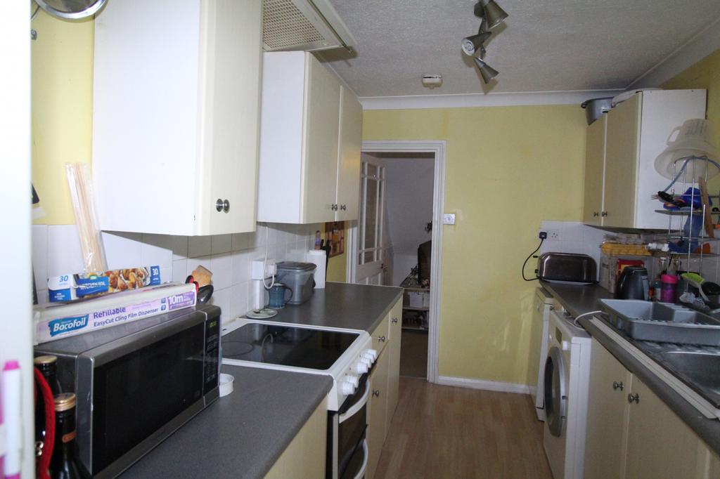 Sturla Road, Chatham, Kent, ME4 3 bed terraced house £895 pcm (£207 pw)