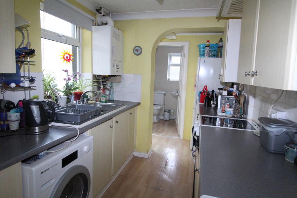 Sturla Road, Chatham, Kent, ME4 3 bed terraced house £895 pcm (£207 pw)