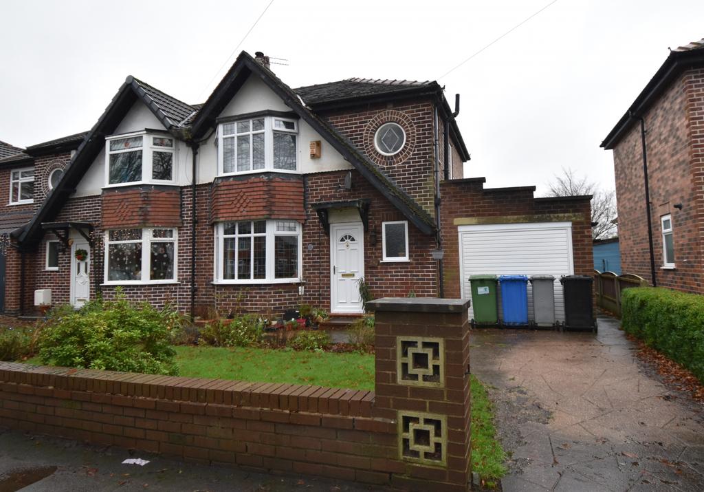 Southgate, Flixton, M41 3 bed semidetached house for sale £300,000