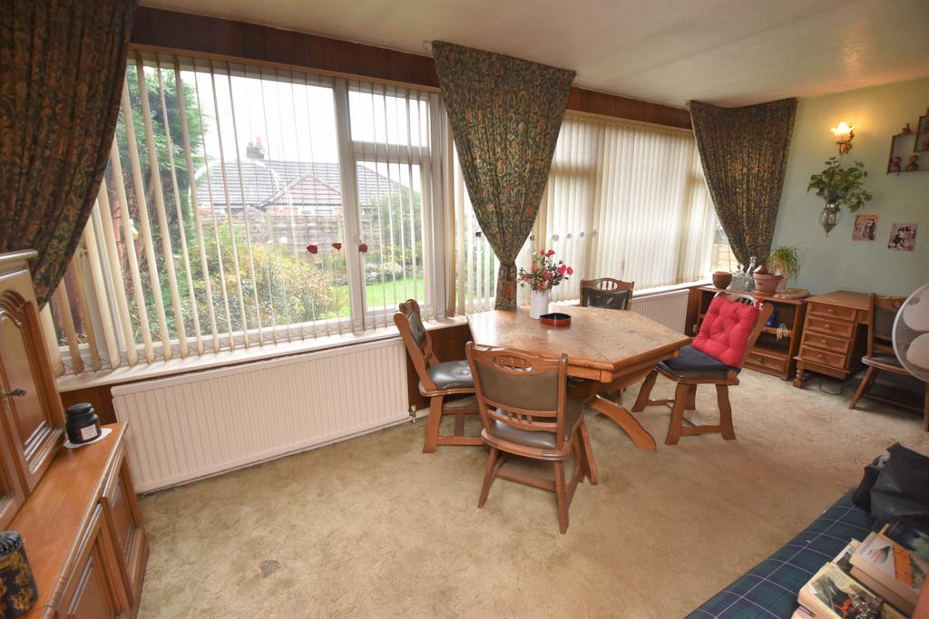 Southgate, Flixton, M41 3 bed semidetached house for sale £300,000