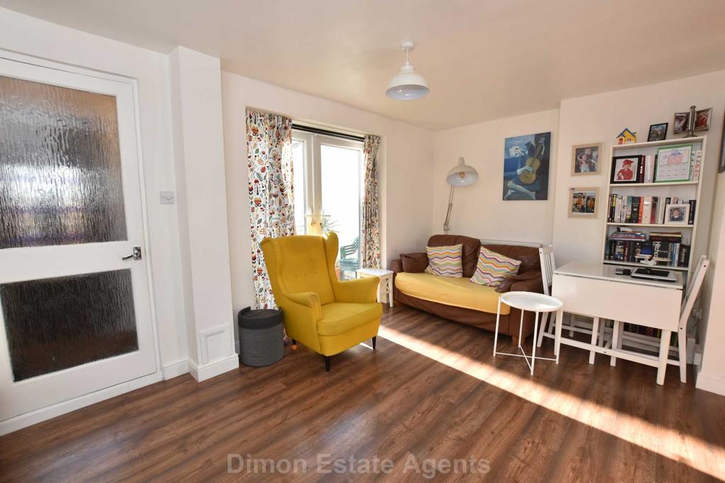 Queens Road, Gosport 2 bed end of terrace house £165,000