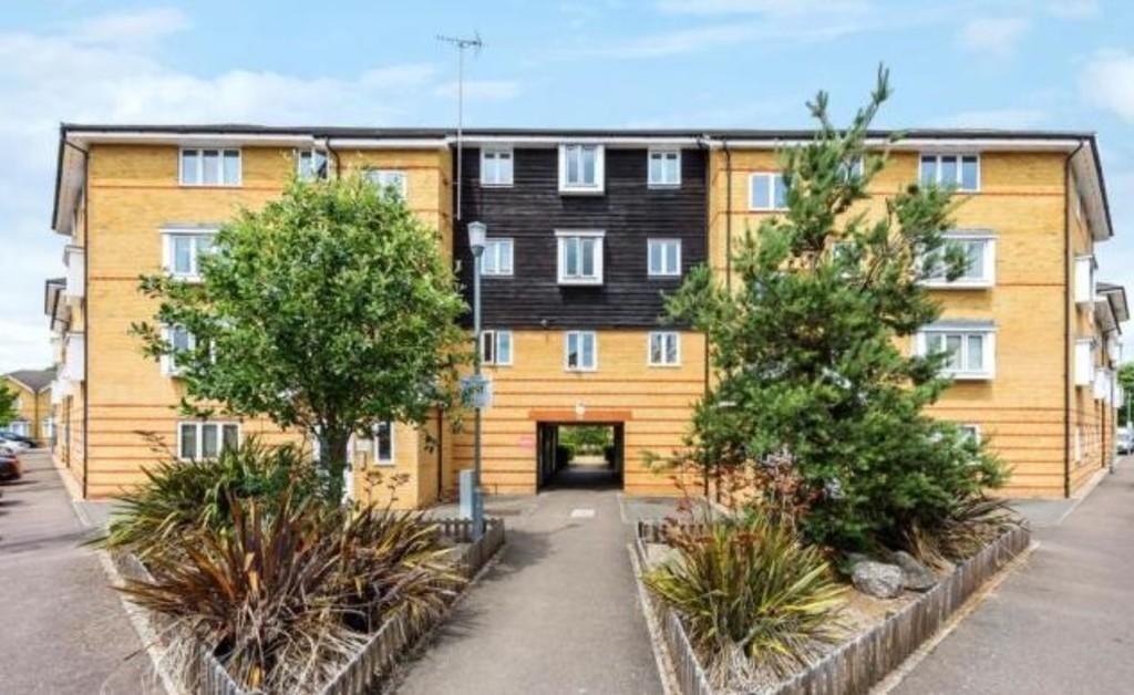 Heath Court, Stanley Close, New Eltham, SE9 2 bed apartment £1,400