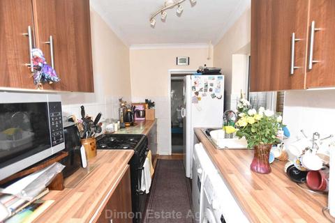 3 bedroom terraced house for sale, Queens Road, Gosport