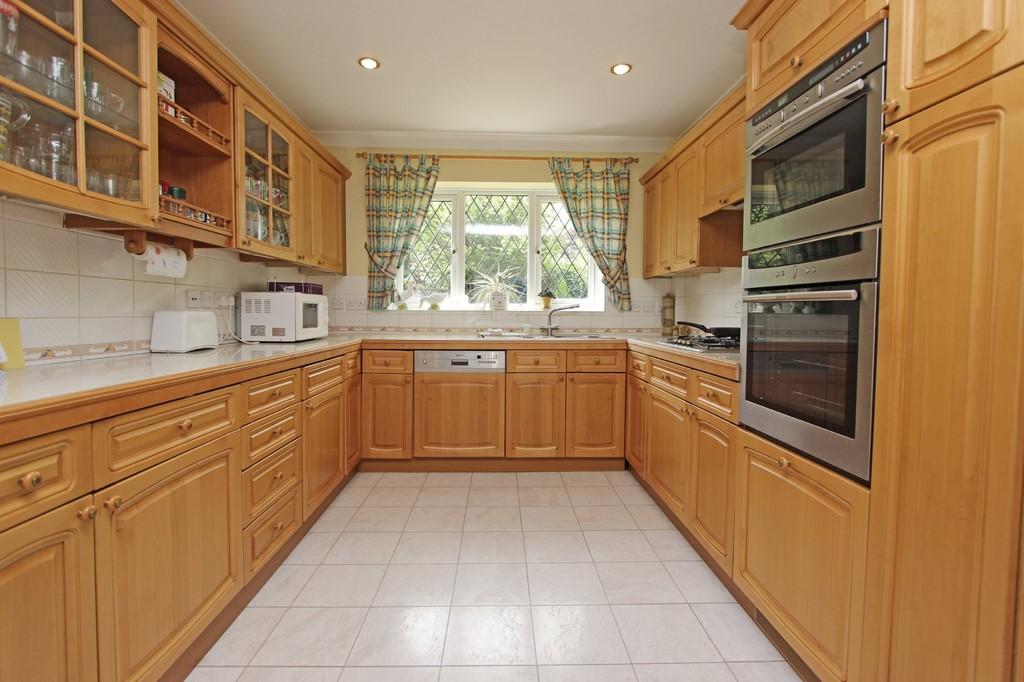 Home Meadow, Banstead 5 bed detached house £925,000