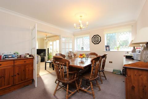 2 Home Meadow, Banstead, SM7 2DX