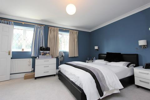 2 Home Meadow, Banstead, SM7 2DX