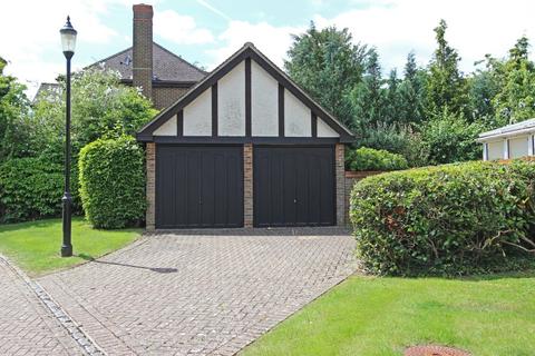 2 Home Meadow, Banstead, SM7 2DX