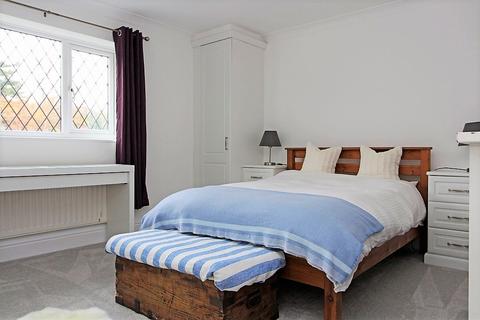 2 Home Meadow, Banstead, SM7 2DX