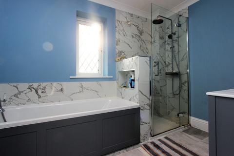 2 Home Meadow, Banstead, SM7 2DX