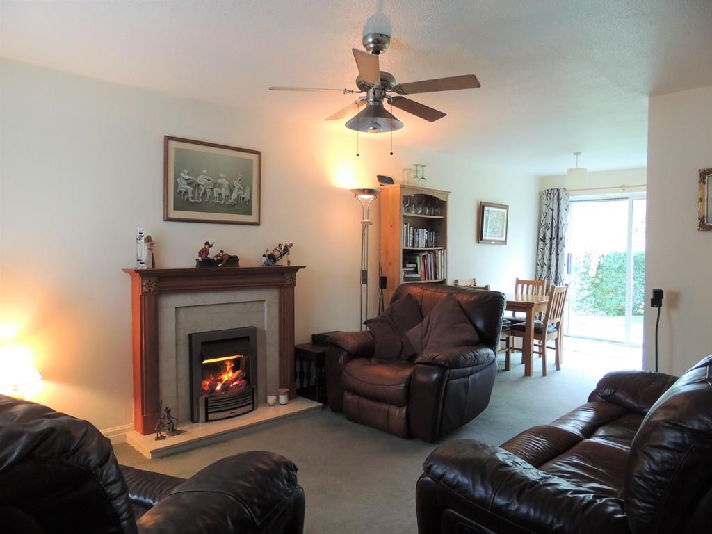 Beechfield Drive, Middlewich 3 bed semidetached house £164,950