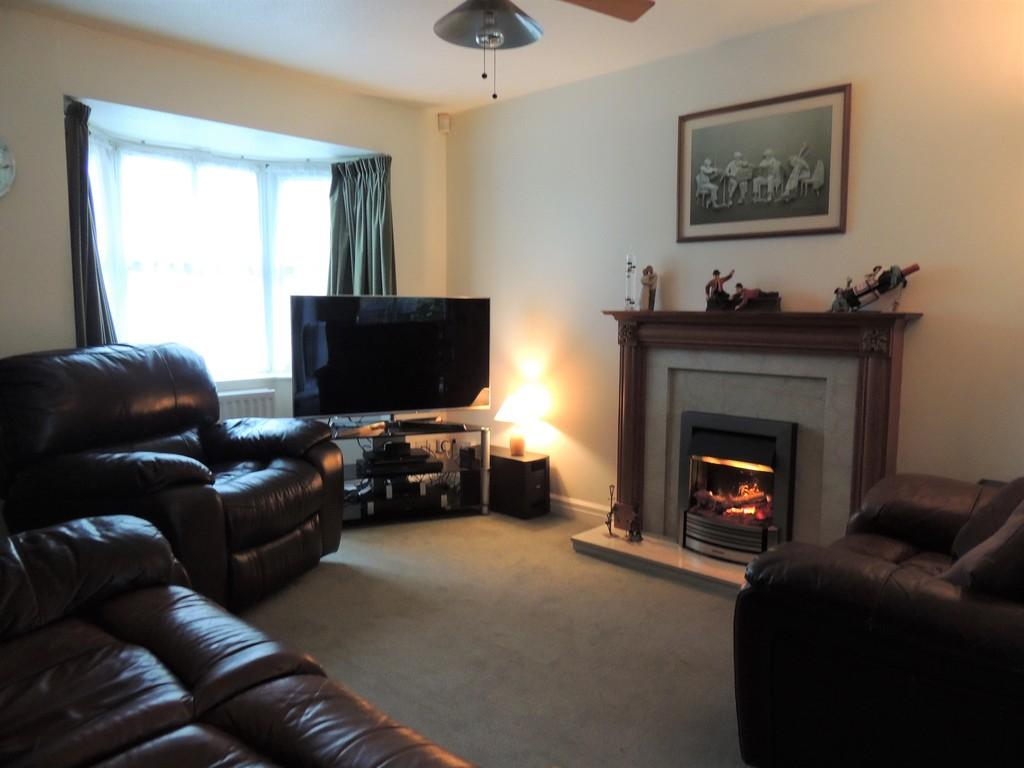 Beechfield Drive, Middlewich 3 bed semidetached house £164,950
