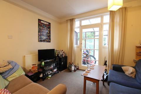 3 bedroom terraced house to rent, Arnold Road