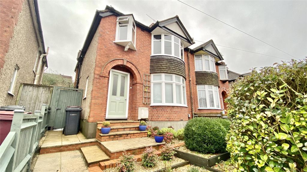 Argyle Road, Reading, Berkshire, RG1 3 bed semidetached house £400,000