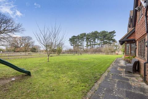 3 bedroom equestrian property for sale, Cocksure Lane, Sidcup