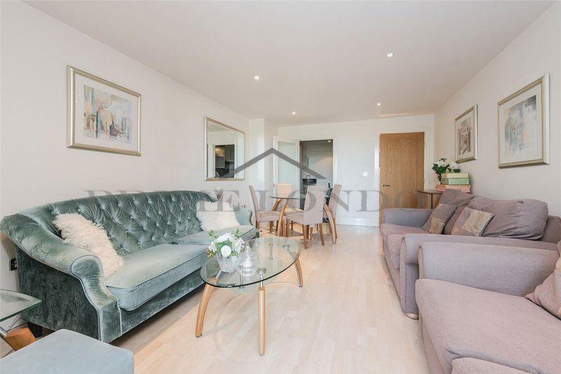 Ensign House, St Wharf, London 2 bed apartment £1,993 pcm (£460 pw)