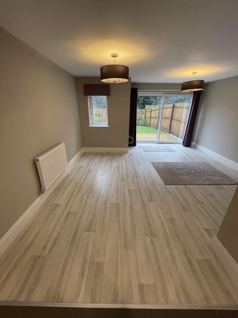 John Brooks Avenue, Smethwick 3 bed semidetached house £995 pcm (£