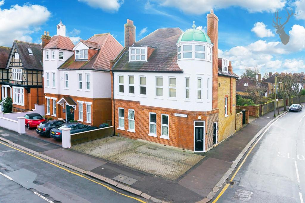 Forest Avenue, Chingford 2 bed property for sale £400,000