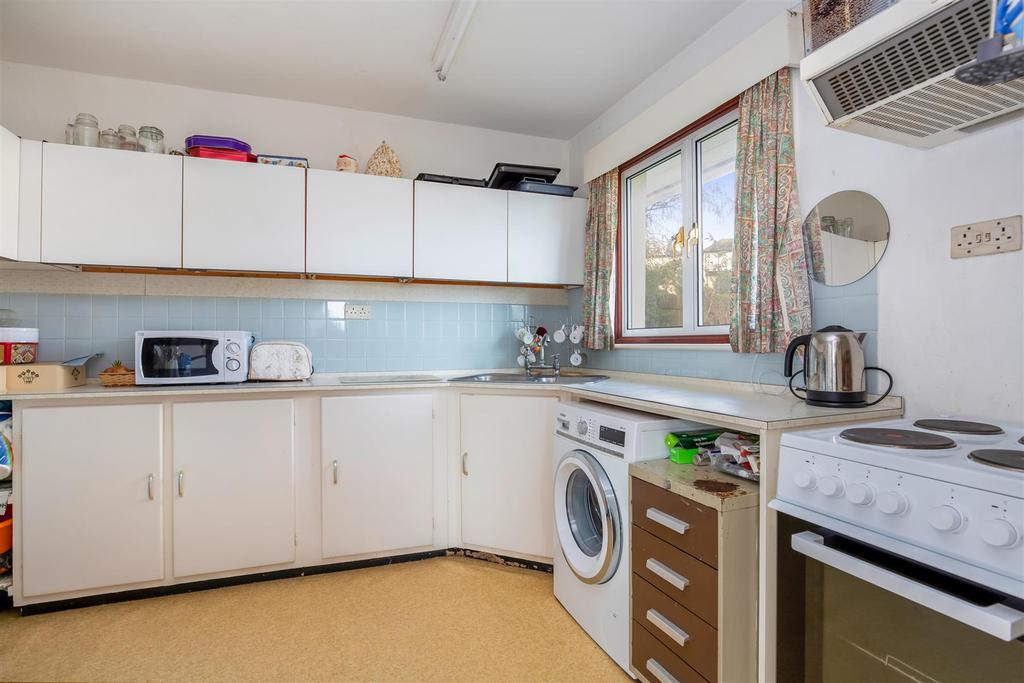 Lawnbank 1 Thurlestone Gardens Dartmouth Kitchen.j