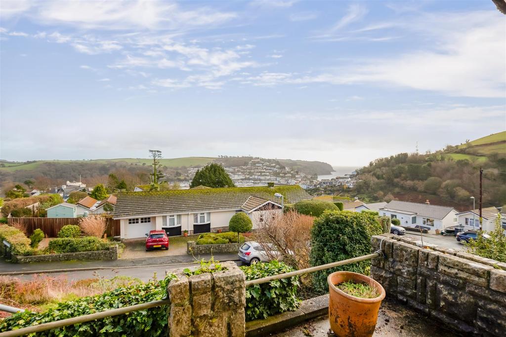 Lawnbank 1 Thurlestone Gardens Dartmouth - Front t