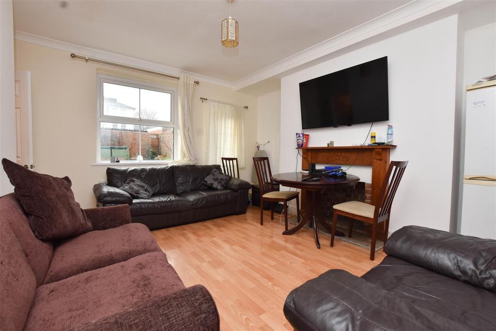 Upperton Gardens, Eastbourne 1 bed flat £149,950