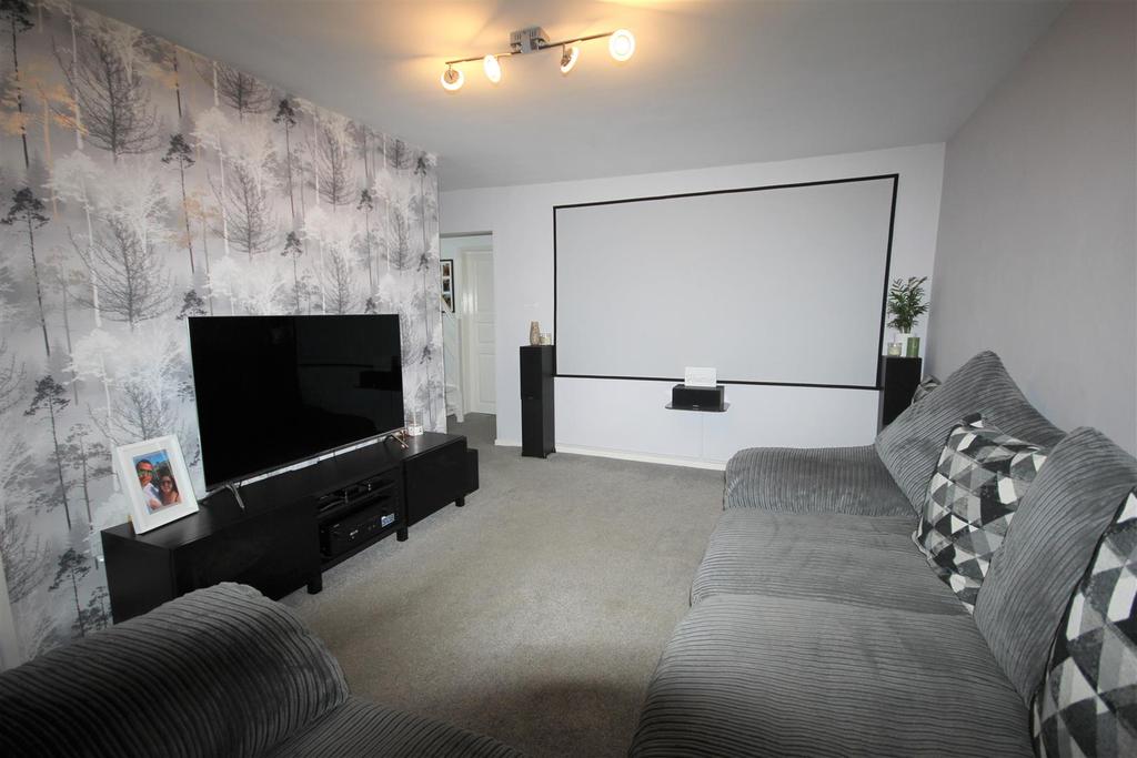 Thorley Drive, Cheadle, 2 bed semidetached bungalow £165,000