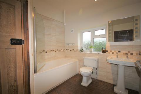 66 The Birches, Cheadle, Stoke-on-trent, ST10 1EJ