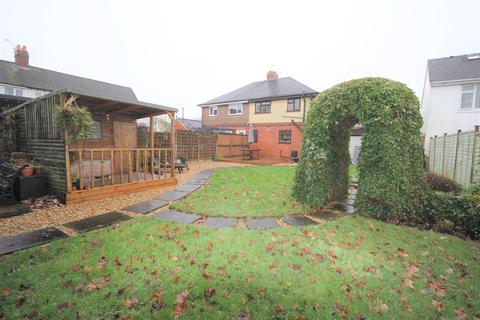 66 The Birches, Cheadle, Stoke-on-trent, ST10 1EJ
